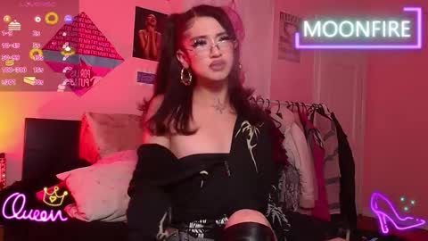 Snapshot of moonfiredance chatting on 22, 4, 2026 Nicky online show from 22, 4, 2026