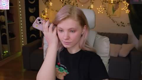 Snapshot of moonlight_mia chatting on 25, 3, 2026 Mia online show from 25, 3, 2026