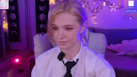 Snapshot of moonlight_mia chatting on 4, 4, 2026 Mia online show from 4, 4, 2026