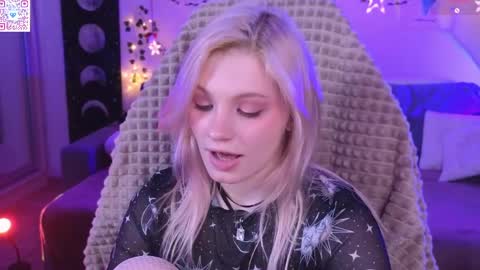 Snapshot of moonlight_mia chatting on 10, 4, 2026 Mia online show from 10, 4, 2026