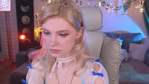 Snapshot of moonlight_mia chatting on 2, 5, 2026 Mia online show from 2, 5, 2026