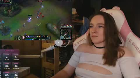 Snapshot of moonlish_siren chatting on 8, 7, 2026 Katrin online show from 8, 7, 2026