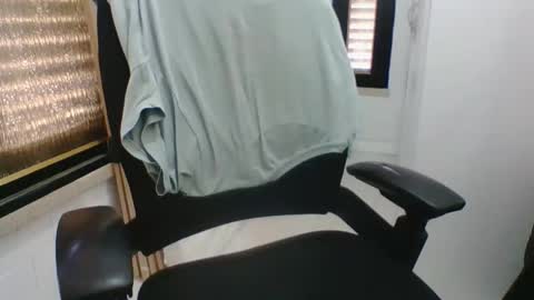 moonnighthugecock online show from 6, 10, 2025