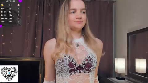 Snapshot of moonperedz chatting on 19, 9, 2025 Eva online show from 19, 9, 2025
