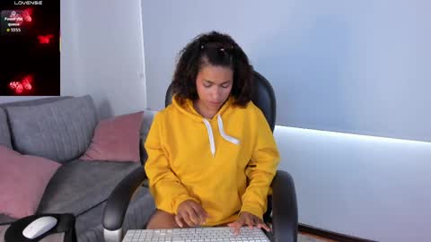 Snapshot of moonrose_1 chatting on 31, 3, 2026 Rosa online show from 31, 3, 2026