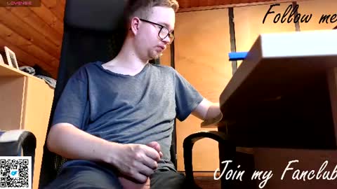Snapshot of moonsexguy chatting on 31, 7, 2026 Flo online show from 31, 7, 2026