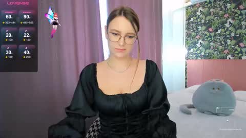 Snapshot of moonshineee_ chatting on 12, 9, 2025 Monica online show from 12, 9, 2025