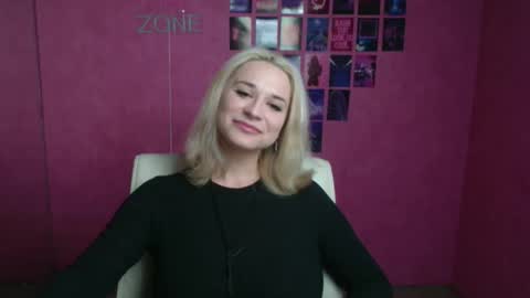 Snapshot of moonsusanna chatting on 27, 3, 2026 Susanna online show from 27, 3, 2026