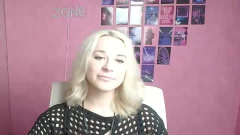 Snapshot of moonsusanna chatting on 1, 4, 2026 Susanna online show from 1, 4, 2026