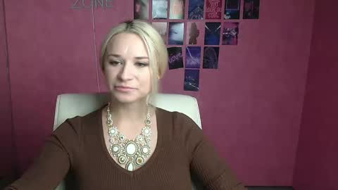 Snapshot of moonsusanna chatting on 7, 4, 2026 Susanna online show from 7, 4, 2026