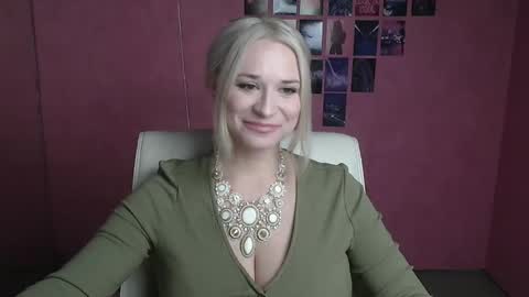 Snapshot of moonsusanna chatting on 11, 4, 2026 Susanna online show from 11, 4, 2026