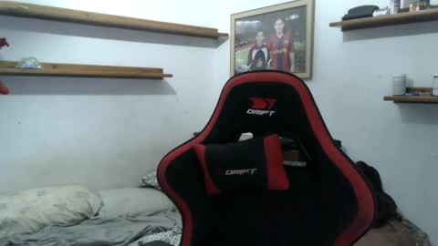 Snapshot of morenoch19 chatting on 28, 10, 2025 alejo online show from 28, 10, 2025