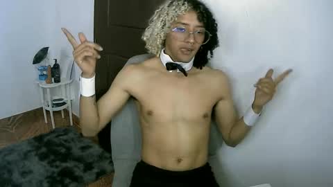 Snapshot of morenox_luxe chatting on 17, 12, 2025 Danny online show from 17, 12, 2025