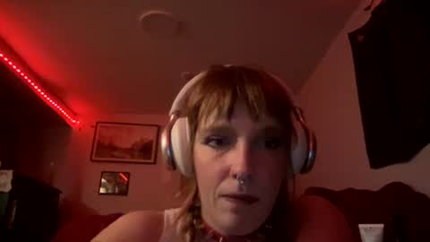 Snapshot of morrigan_danu chatting on 19, 10, 2025 morrigan_danu online show from 19, 10, 2025