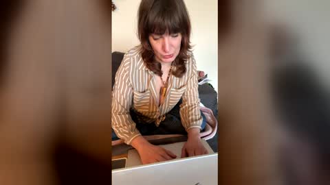 Snapshot of mossy_mommy chatting on 21, 4, 2026 Mossy Mommy online show from 21, 4, 2026