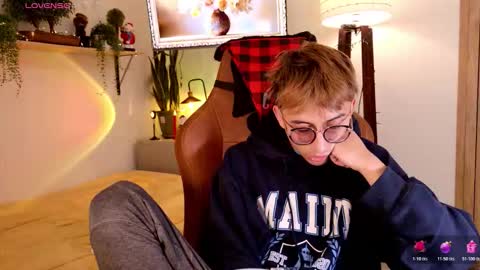 Snapshot of mr_evan1 chatting on 4, 12, 2025 Mr Evans online show from 4, 12, 2025