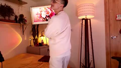 Snapshot of mr_evan1 chatting on 17, 12, 2025 Mr Evans online show from 17, 12, 2025