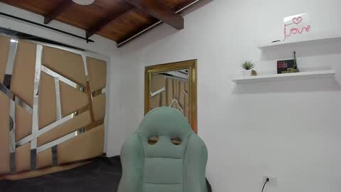 Snapshot of mr_mikee_ chatting on 21, 1, 2025 MIKEE online show from 21, 1, 2025