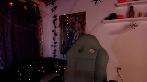 Snapshot of mr_mikee_ chatting on 15, 10, 2025 MIKEE online show from 15, 10, 2025