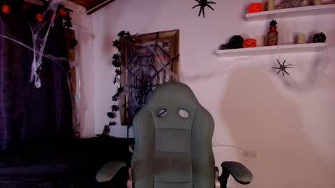 Snapshot of mr_mikee_ chatting on 22, 10, 2025 MIKEE online show from 22, 10, 2025