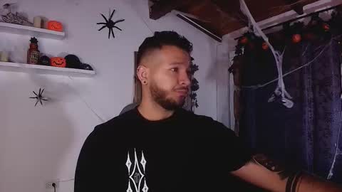 Snapshot of mr_mikee_ chatting on 25, 10, 2025 MIKEE online show from 25, 10, 2025