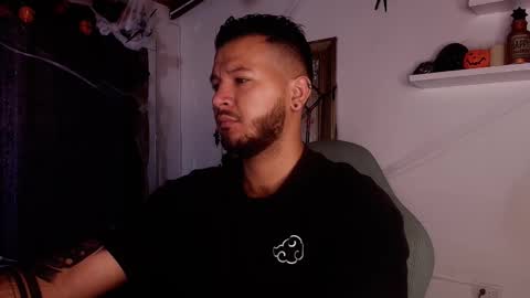 Snapshot of mr_mikee_ chatting on 26, 10, 2025 MIKEE online show from 26, 10, 2025