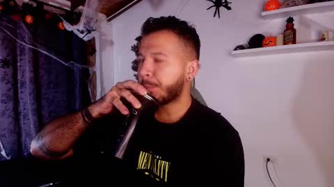 Snapshot of mr_mikee_ chatting on 29, 10, 2025 MIKEE online show from 29, 10, 2025