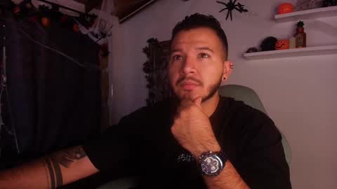 Snapshot of mr_mikee_ chatting on 30, 10, 2025 MIKEE online show from 30, 10, 2025