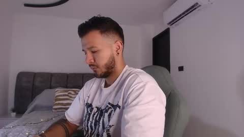 Snapshot of mr_mikee_ chatting on 6, 11, 2025 MIKEE online show from 6, 11, 2025