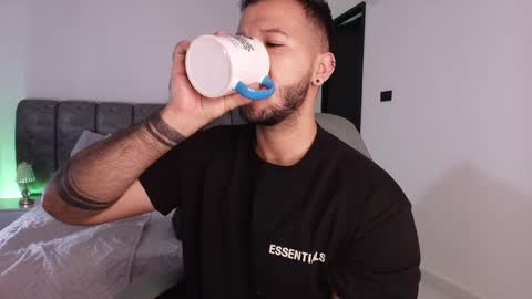 Snapshot of mr_mikee_ chatting on 8, 11, 2025 MIKEE online show from 8, 11, 2025