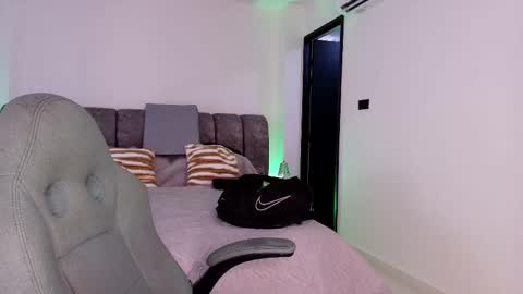 Snapshot of mr_mikee_ chatting on 13, 11, 2025 MIKEE online show from 13, 11, 2025