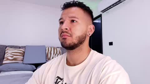 Snapshot of mr_mikee_ chatting on 14, 11, 2025 MIKEE online show from 14, 11, 2025