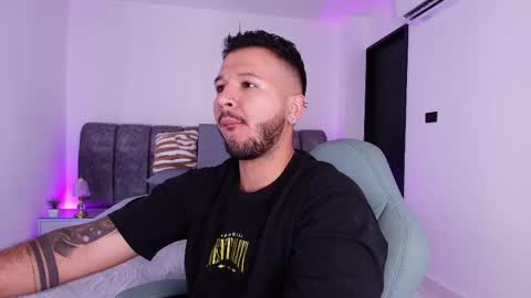 Snapshot of mr_mikee_ chatting on 19, 11, 2025 MIKEE online show from 19, 11, 2025