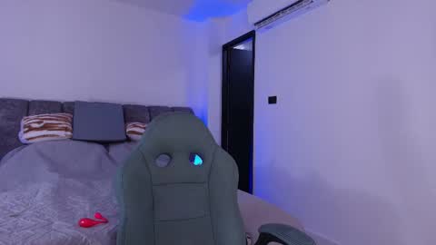 Snapshot of mr_mikee_ chatting on 21, 11, 2025 MIKEE online show from 21, 11, 2025