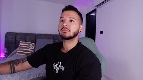 Snapshot of mr_mikee_ chatting on 25, 11, 2025 MIKEE online show from 25, 11, 2025