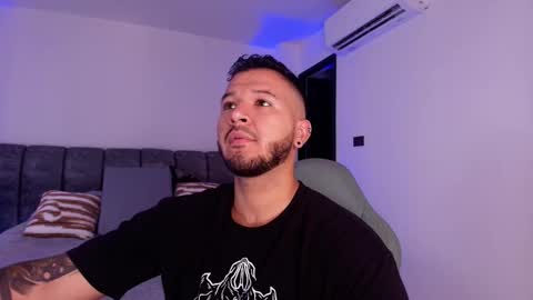 Snapshot of mr_mikee_ chatting on 26, 11, 2025 MIKEE online show from 26, 11, 2025