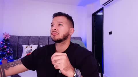 Snapshot of mr_mikee_ chatting on 14, 12, 2025 MIKEE online show from 14, 12, 2025