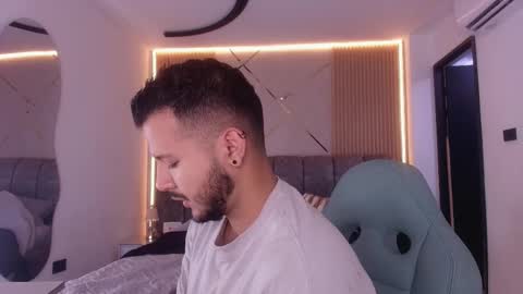 MIKEE online show from 24, 3, 2026