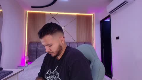 MIKEE online show from 8, 4, 2026