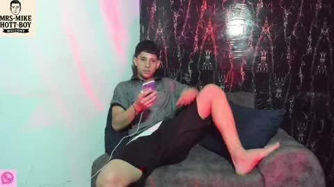 mr_mikehott_8 online show from 14, 12, 2025