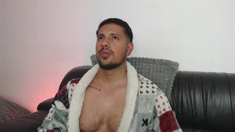Snapshot of mr_real_aaron chatting on 17, 4, 2026 AARON online show from 17, 4, 2026
