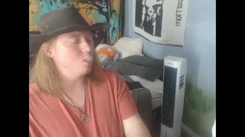 mr_strawberry online show from 18, 4, 2026