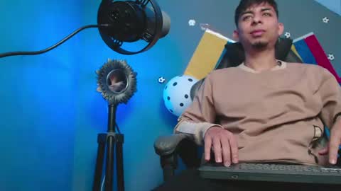 Snapshot of mralpha_latino chatting on 8, 7, 2026 Alpha LATINO online show from 8, 7, 2026