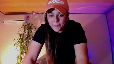 Snapshot of mrbuu_ chatting on 18, 12, 2024 Laura online show from 18, 12, 2024