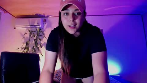 Snapshot of mrbuu_ chatting on 19, 12, 2024 Laura online show from 19, 12, 2024