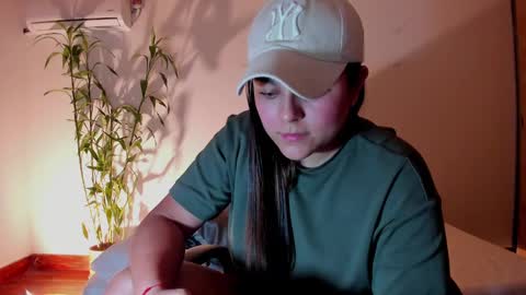 Snapshot of mrbuu_ chatting on 30, 12, 2024 Laura online show from 30, 12, 2024