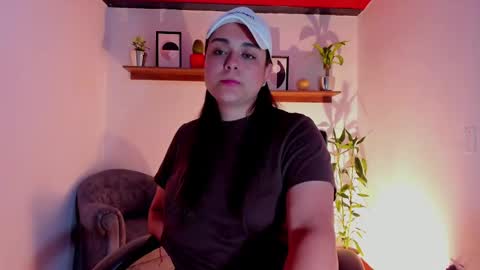 Snapshot of mrbuu_ chatting on 11, 2, 2025 Laura online show from 11, 2, 2025