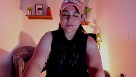 Snapshot of mrbuu_ chatting on 20, 2, 2025 Laura online show from 20, 2, 2025