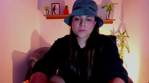 Snapshot of mrbuu_ chatting on 7, 3, 2025 Laura online show from 7, 3, 2025