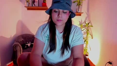 Snapshot of mrbuu_ chatting on 7, 3, 2025 Laura online show from 7, 3, 2025